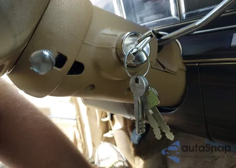 1983 Lincoln Mark Vi из США, поврежденный, VIN 1MRBP98F4DY699705